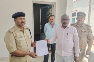 सीतापुर के पत्रकार की निर्मम हत्या का जल्द खुलासा करने और हत्यारे माफियाओं को फांसी के फंदे तक पहुंचाने के लिए सौंपा ज्ञापन